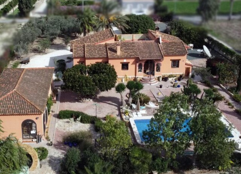 Resale - Freistehende Villa -
Daya Vieja