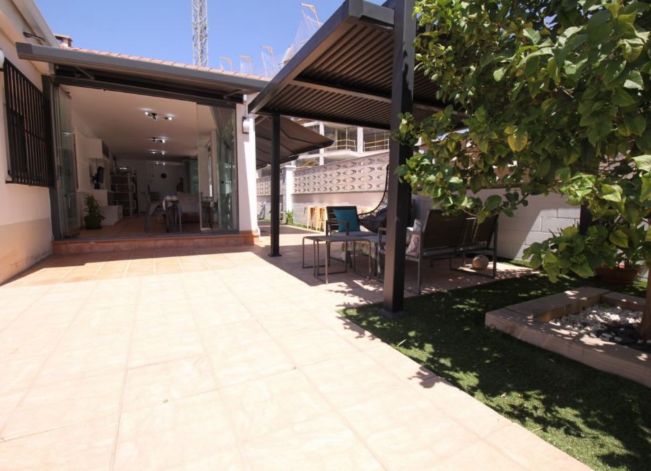 Resale - Freistehende Villa -
El Campello