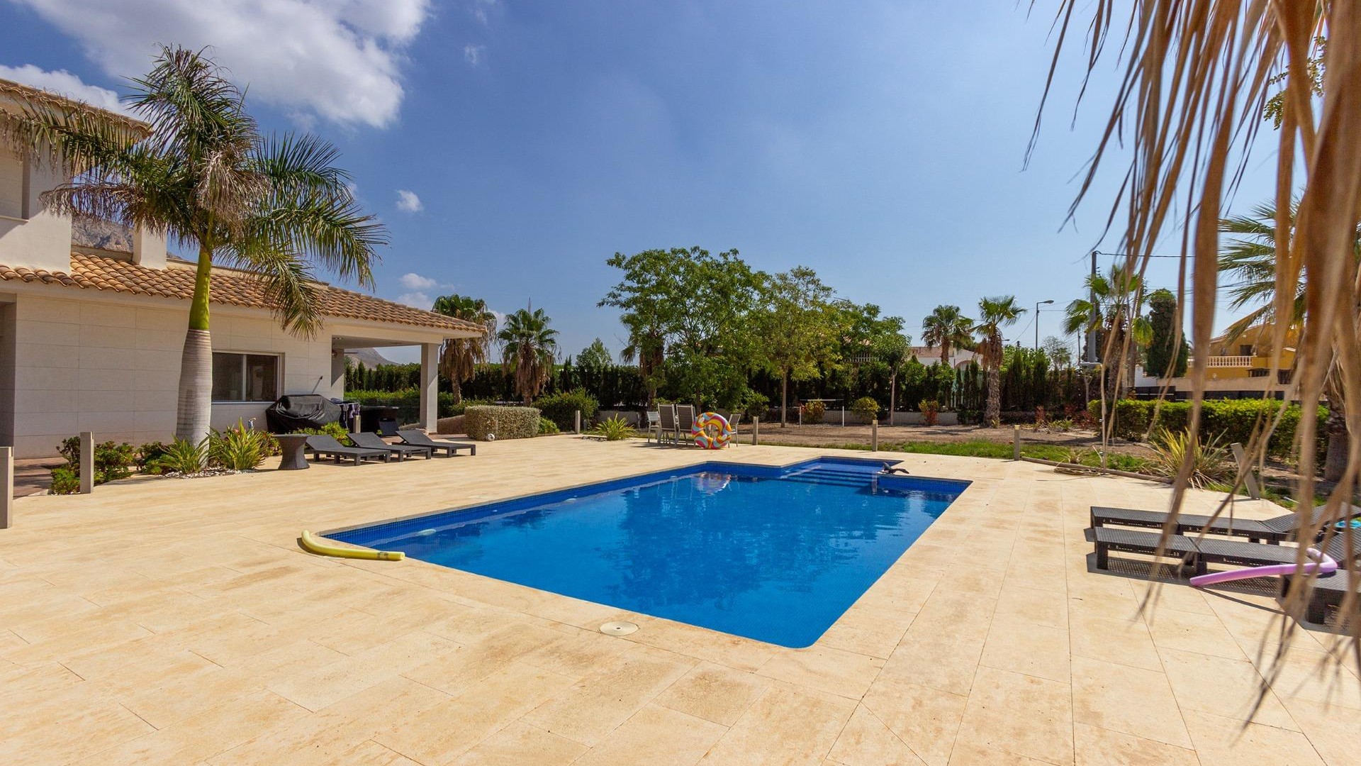 Resale - Freistehende Villa -
El Rebolledo