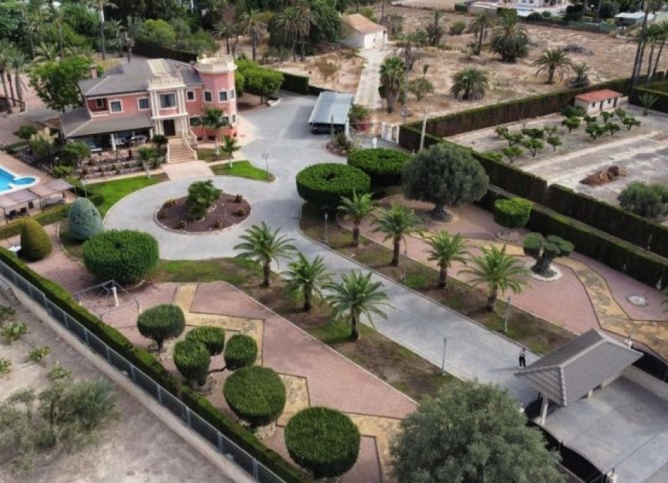 Resale - Freistehende Villa -
Elche