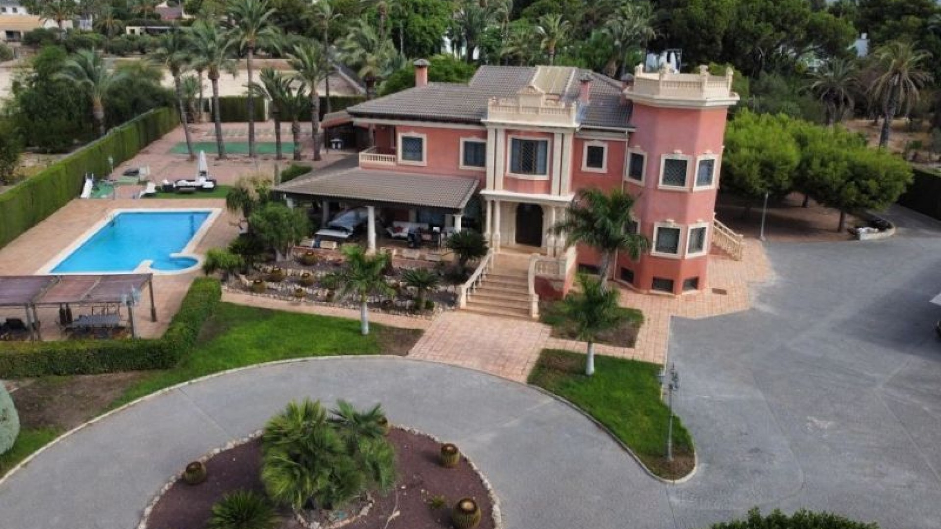 Resale - Freistehende Villa -
Elche