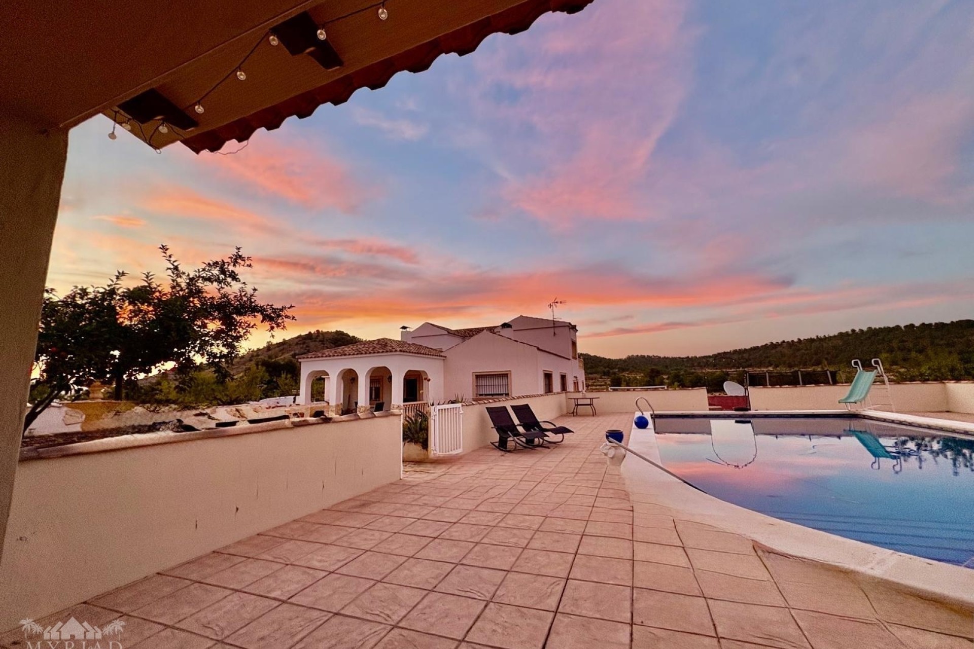 Resale - Freistehende Villa -
Encebras - Encebras Alicante