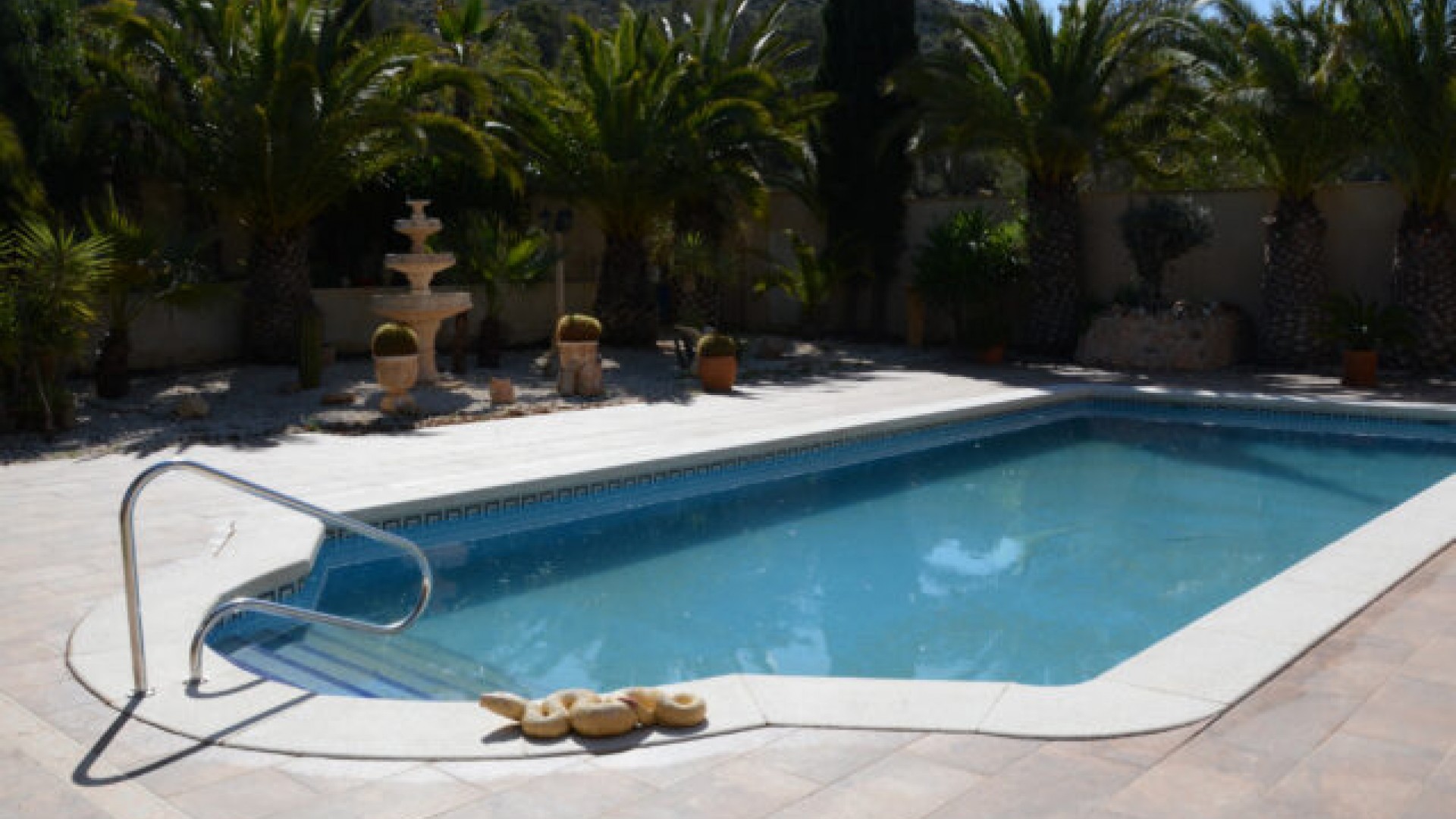 Resale - Freistehende Villa -
Hondón de las Nieves