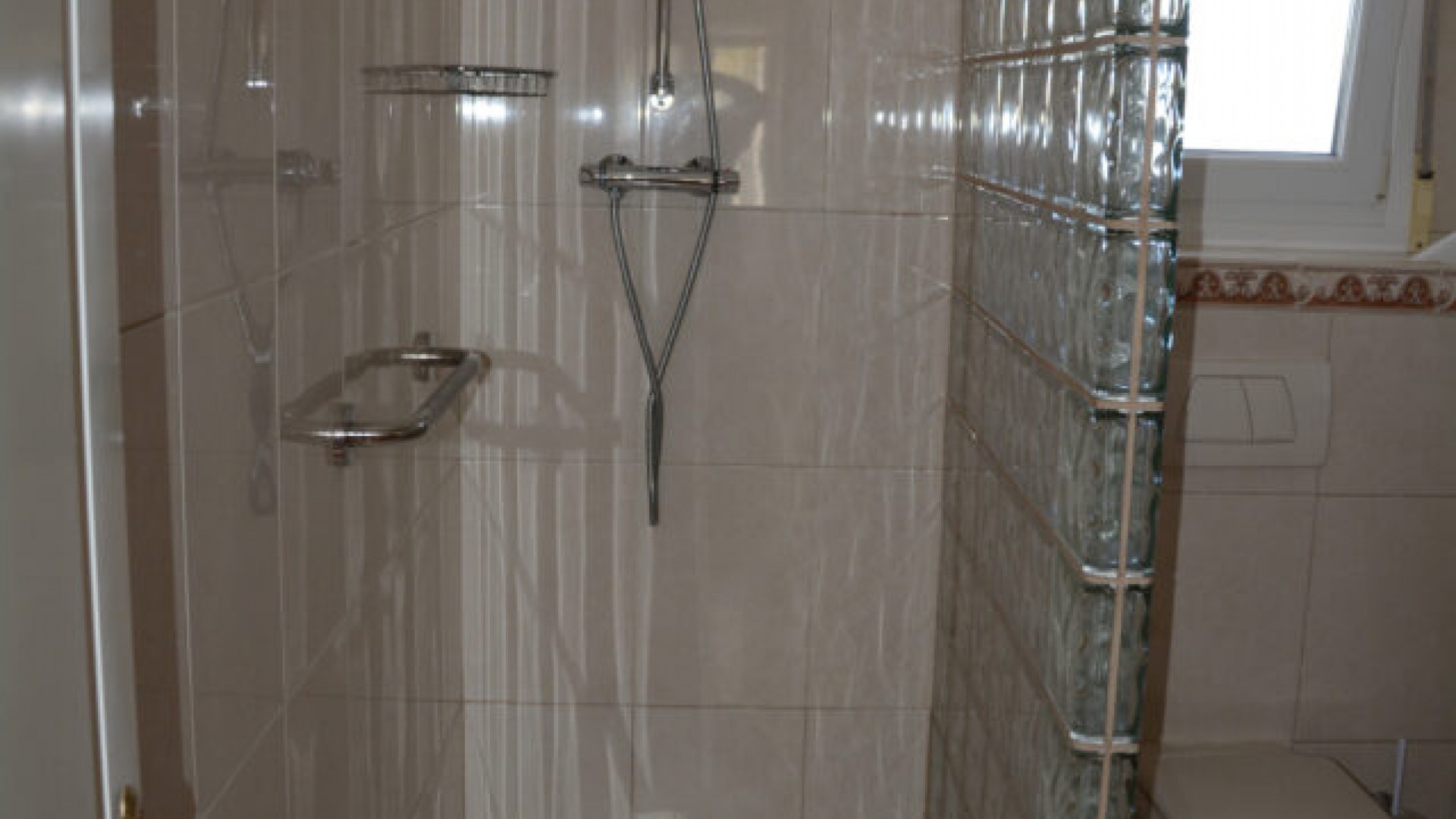 Resale - Freistehende Villa -
Hondón de las Nieves