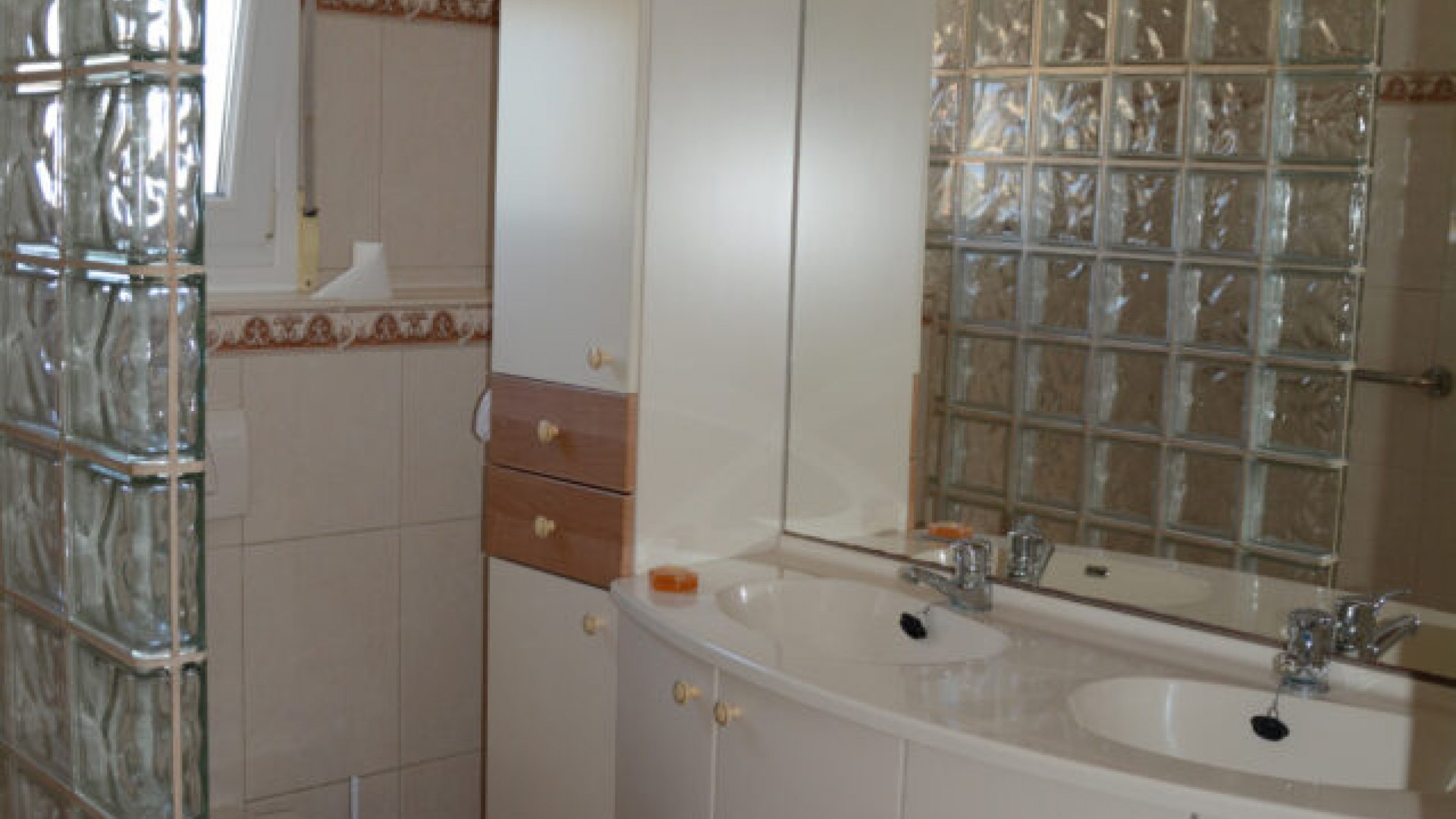 Resale - Freistehende Villa -
Hondón de las Nieves