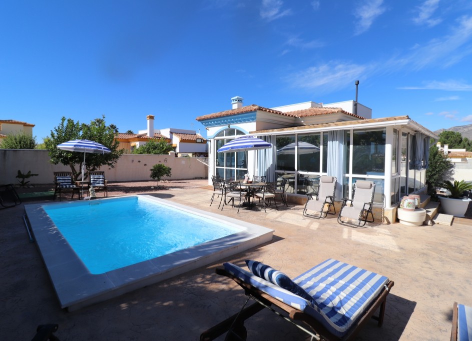 Resale - Freistehende Villa -
Hondón de las Nieves