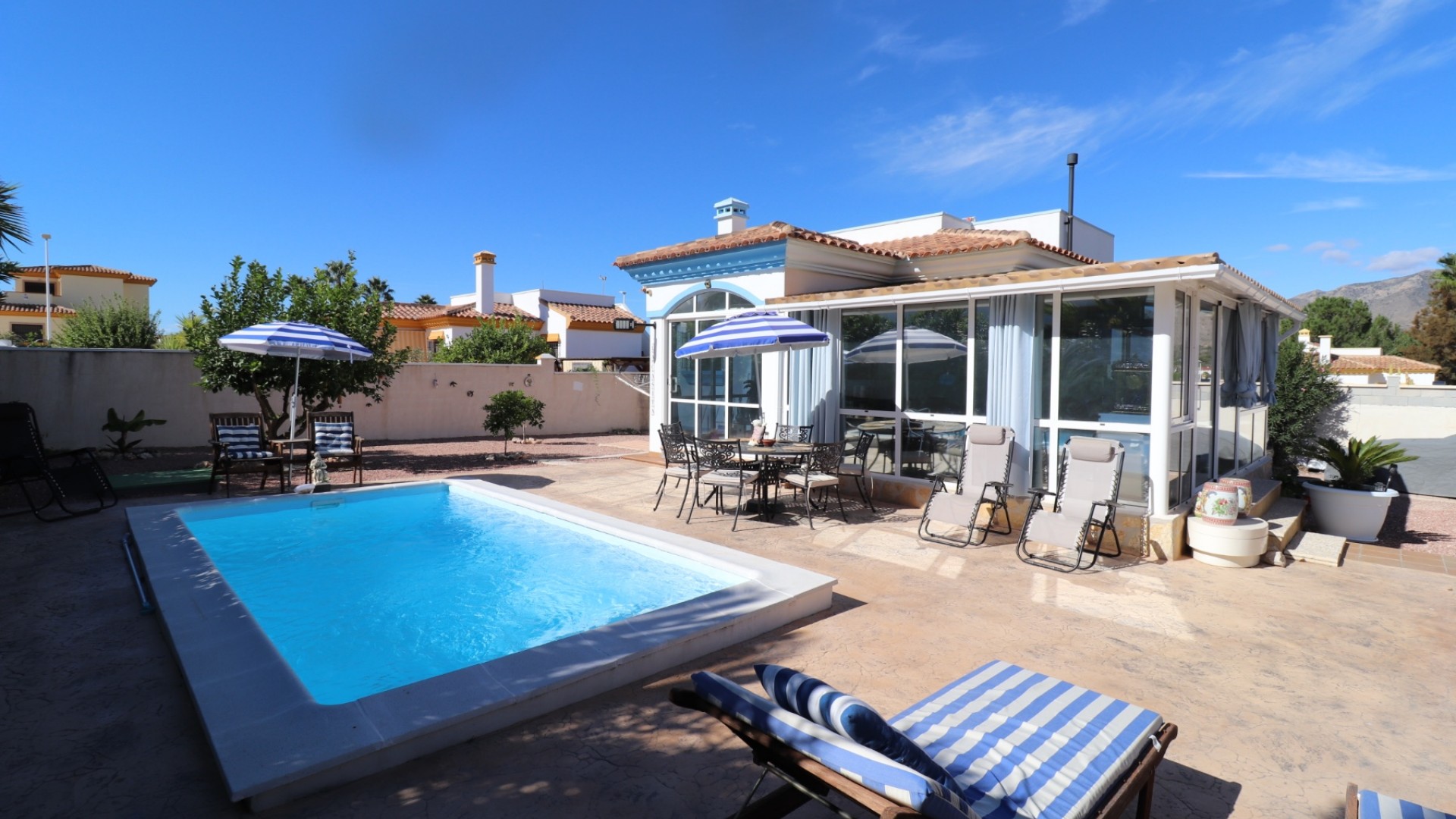 Resale - Freistehende Villa -
Hondón de las Nieves