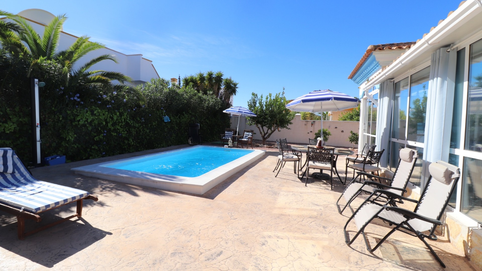 Resale - Freistehende Villa -
Hondón de las Nieves