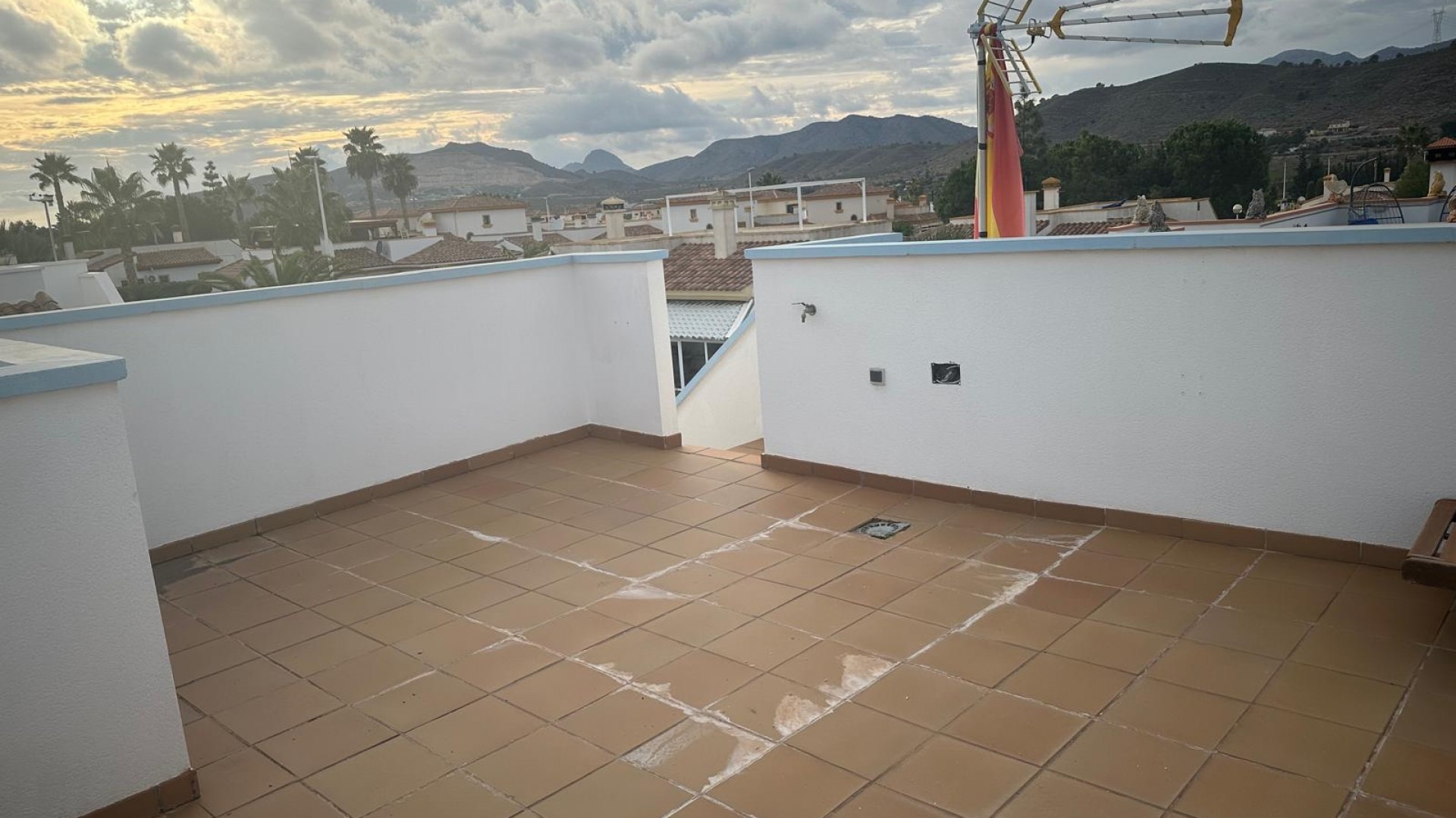 Resale - Freistehende Villa -
Hondón de las Nieves