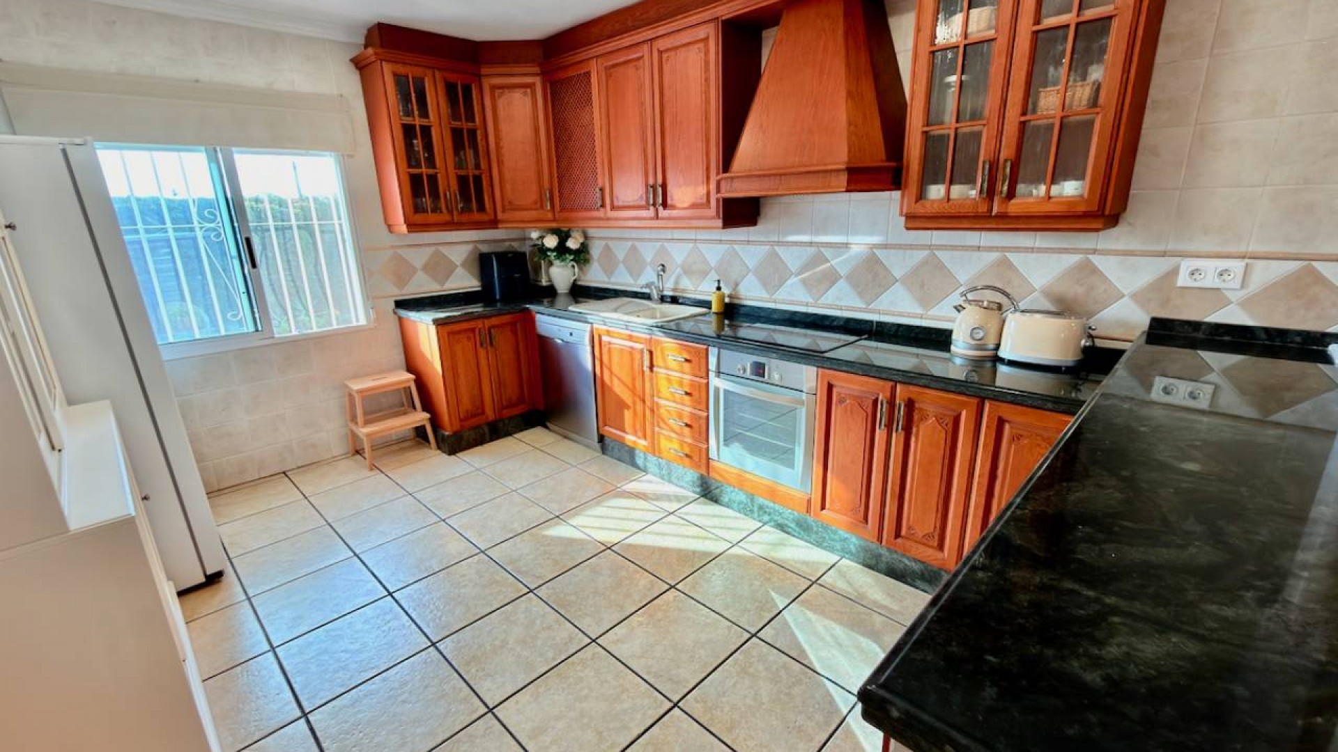 Resale - Freistehende Villa -
Hondón de las Nieves