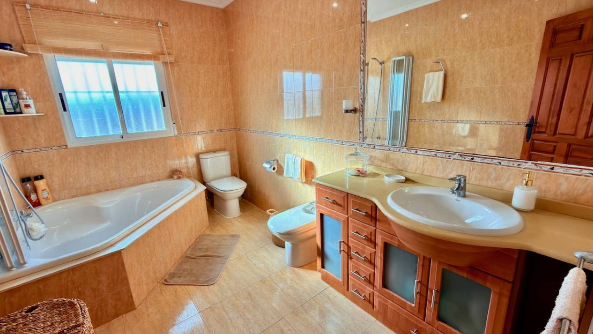 Resale - Freistehende Villa -
Hondón de las Nieves