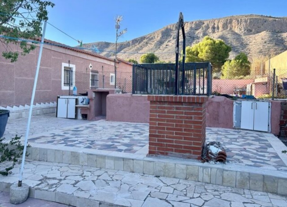 Resale - Freistehende Villa -
Hondón de las Nieves