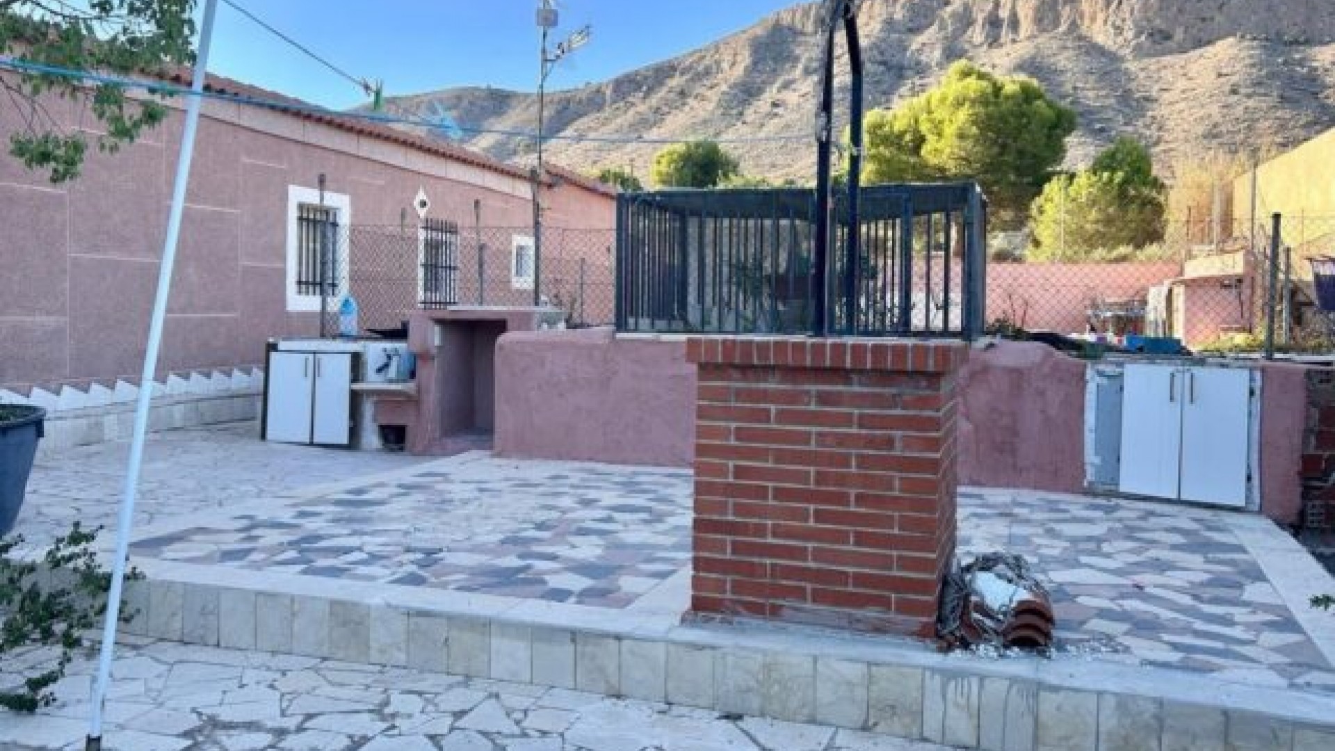 Resale - Freistehende Villa -
Hondón de las Nieves