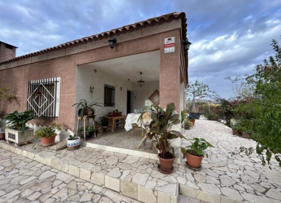 Resale - Freistehende Villa -
Hondón de las Nieves