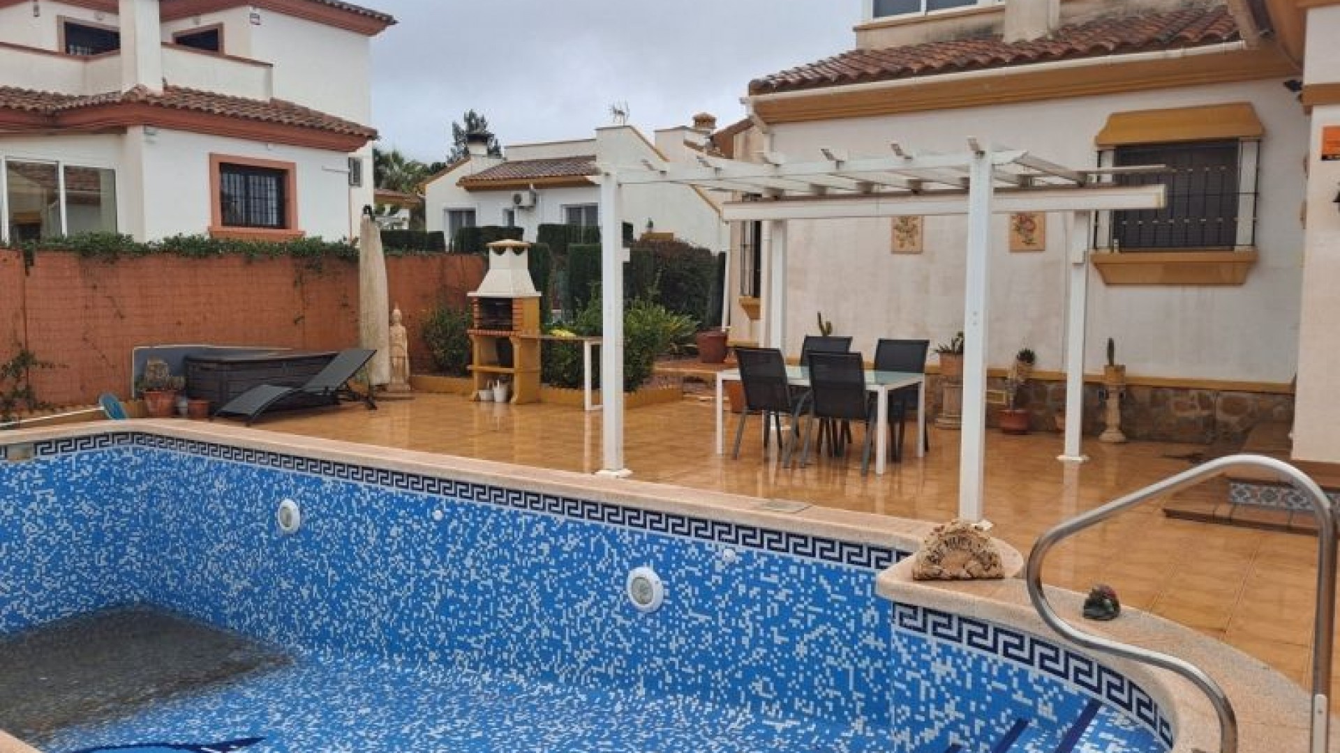 Resale - Freistehende Villa -
Hondón de las Nieves