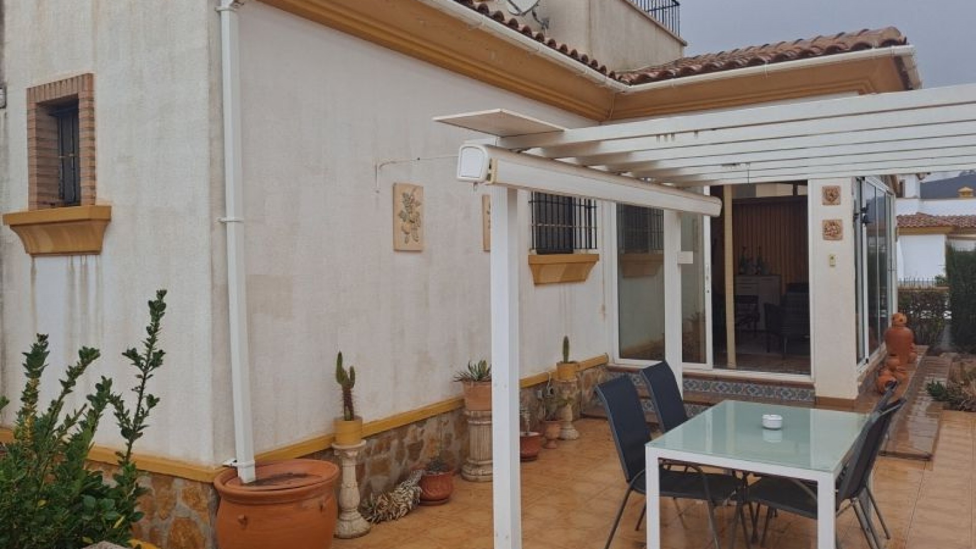 Resale - Freistehende Villa -
Hondón de las Nieves