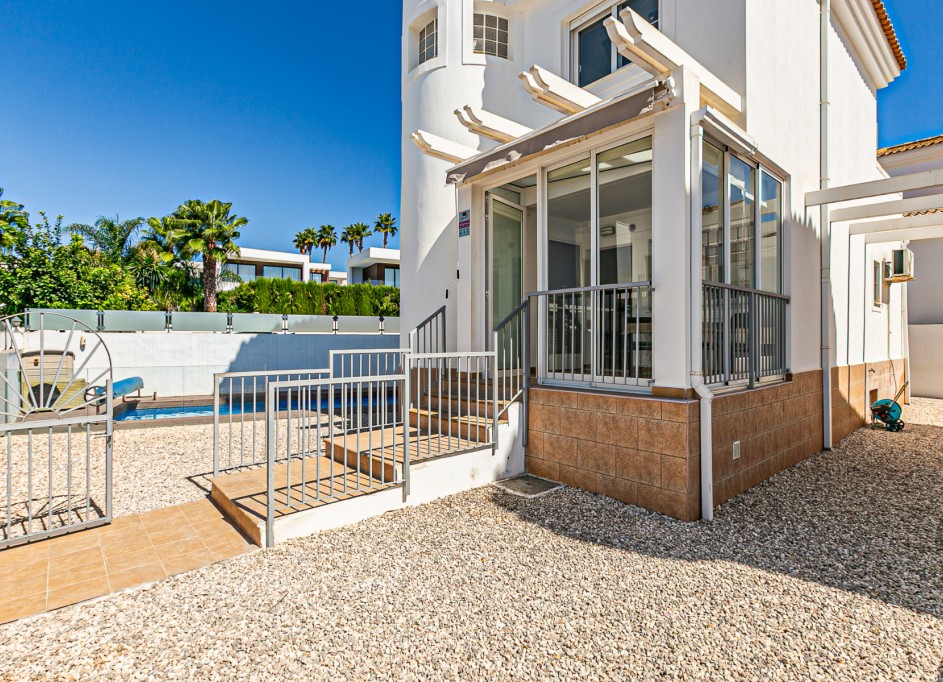 Resale - Freistehende Villa -
La Marina