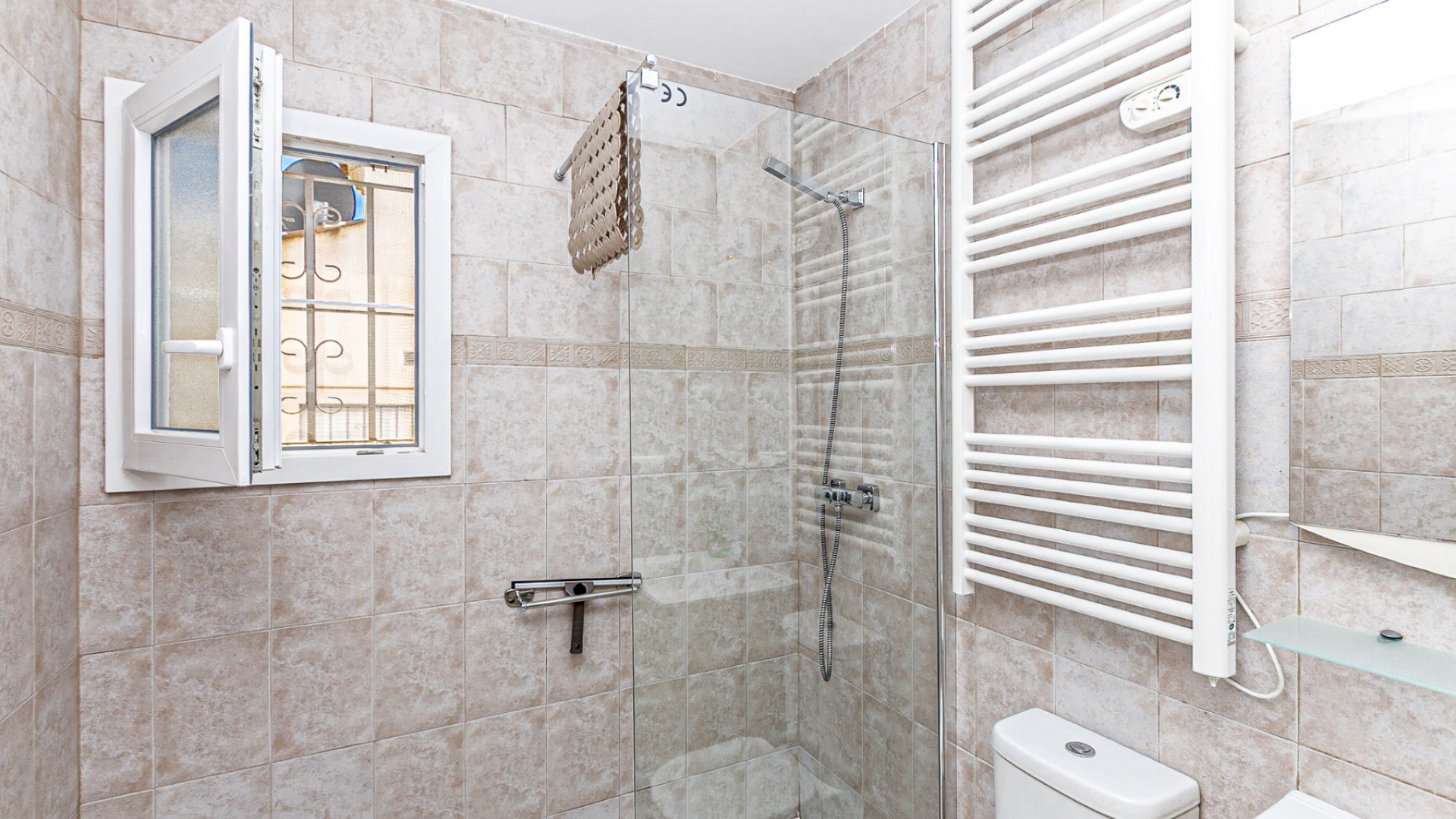 Resale - Freistehende Villa -
La Marina