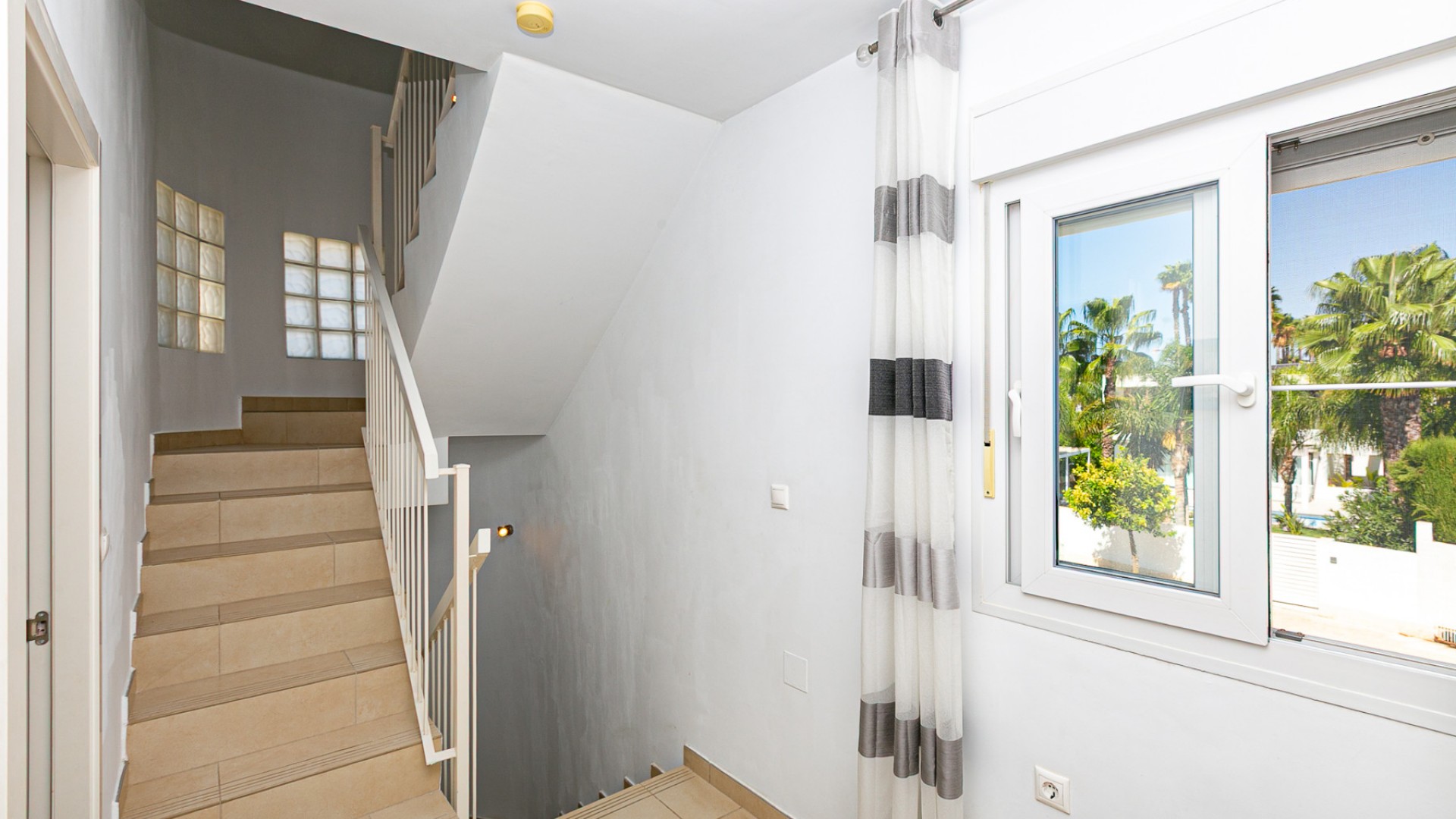 Resale - Freistehende Villa -
La Marina