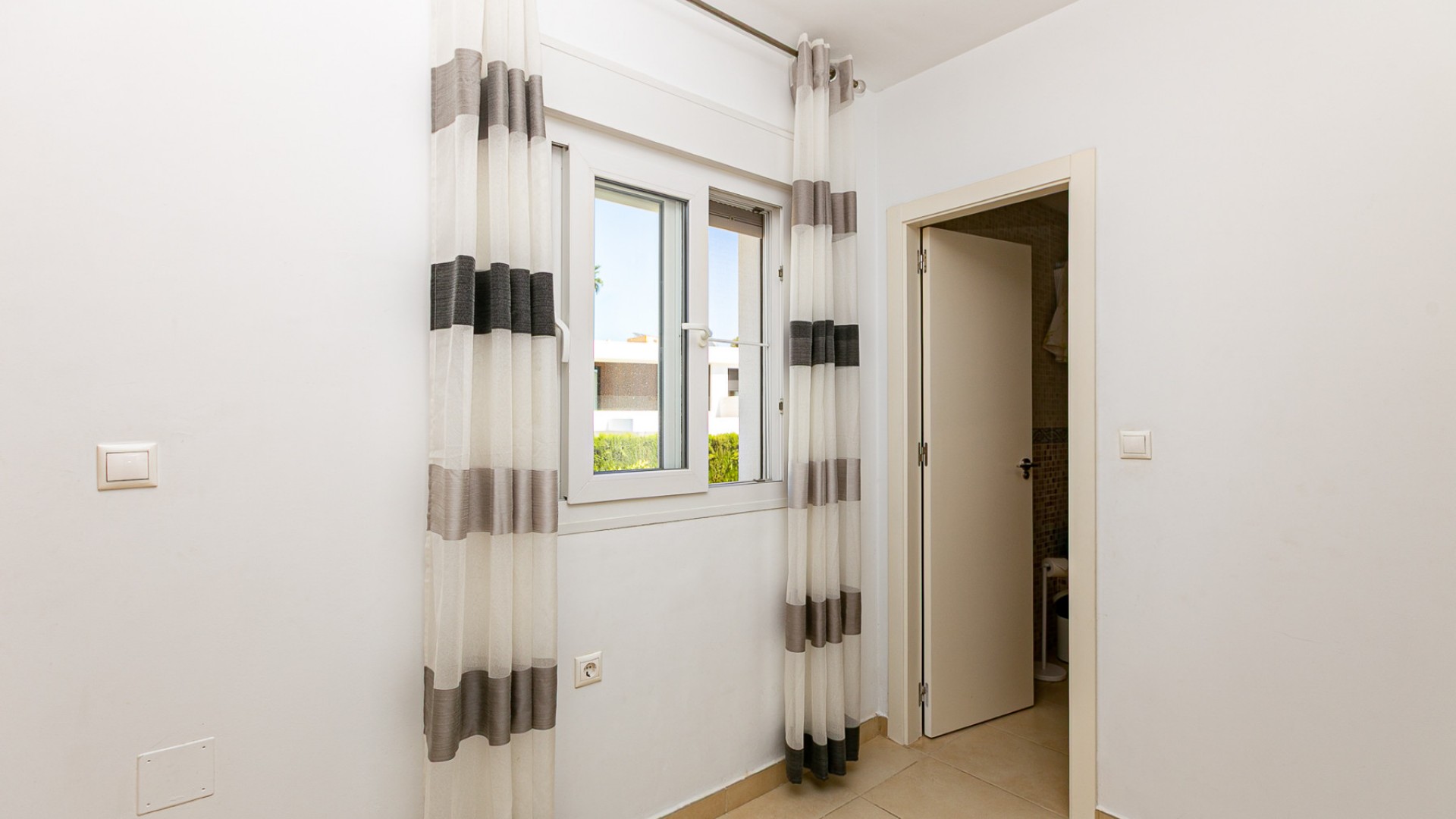 Resale - Freistehende Villa -
La Marina