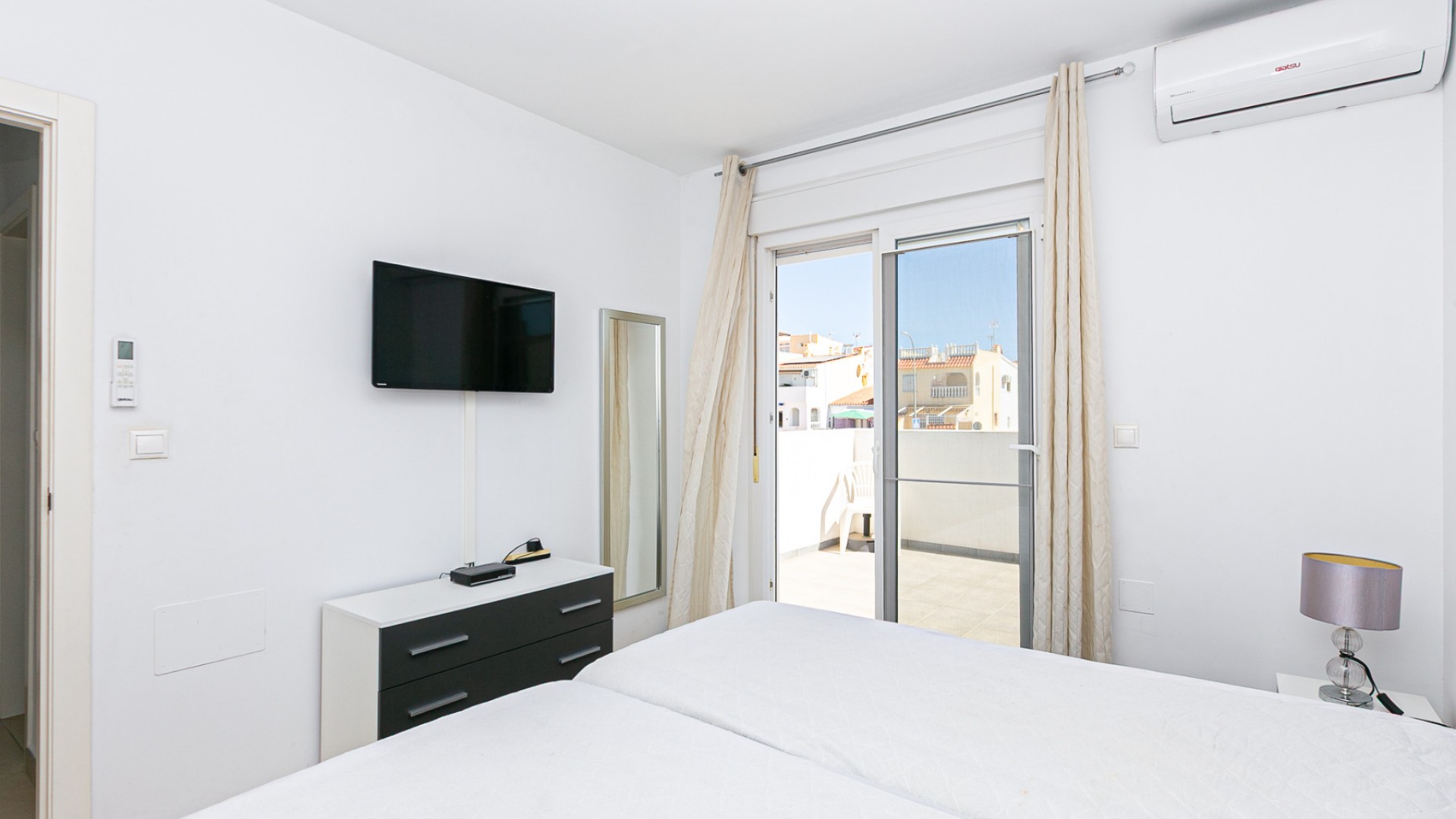 Resale - Freistehende Villa -
La Marina