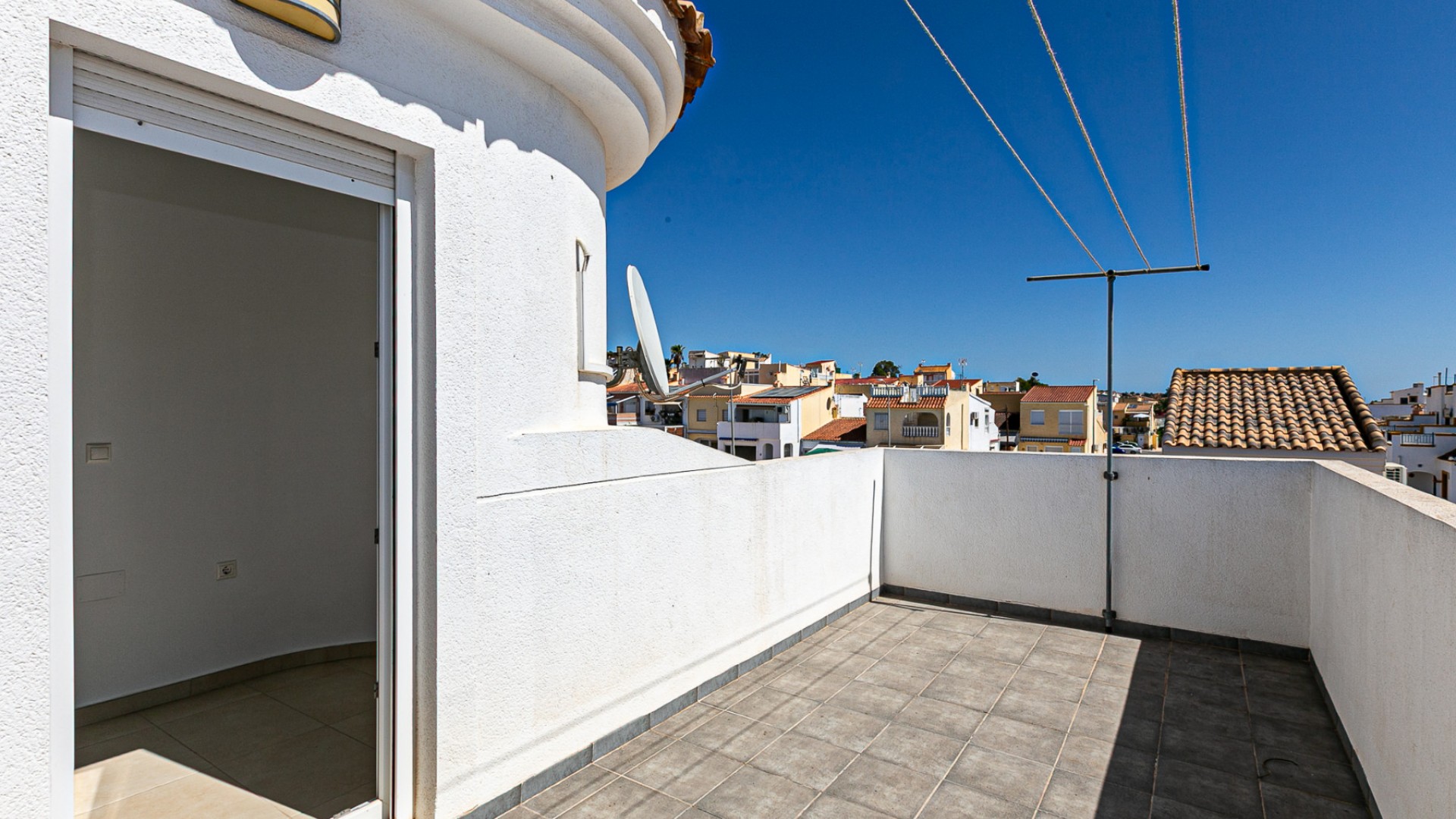 Resale - Freistehende Villa -
La Marina