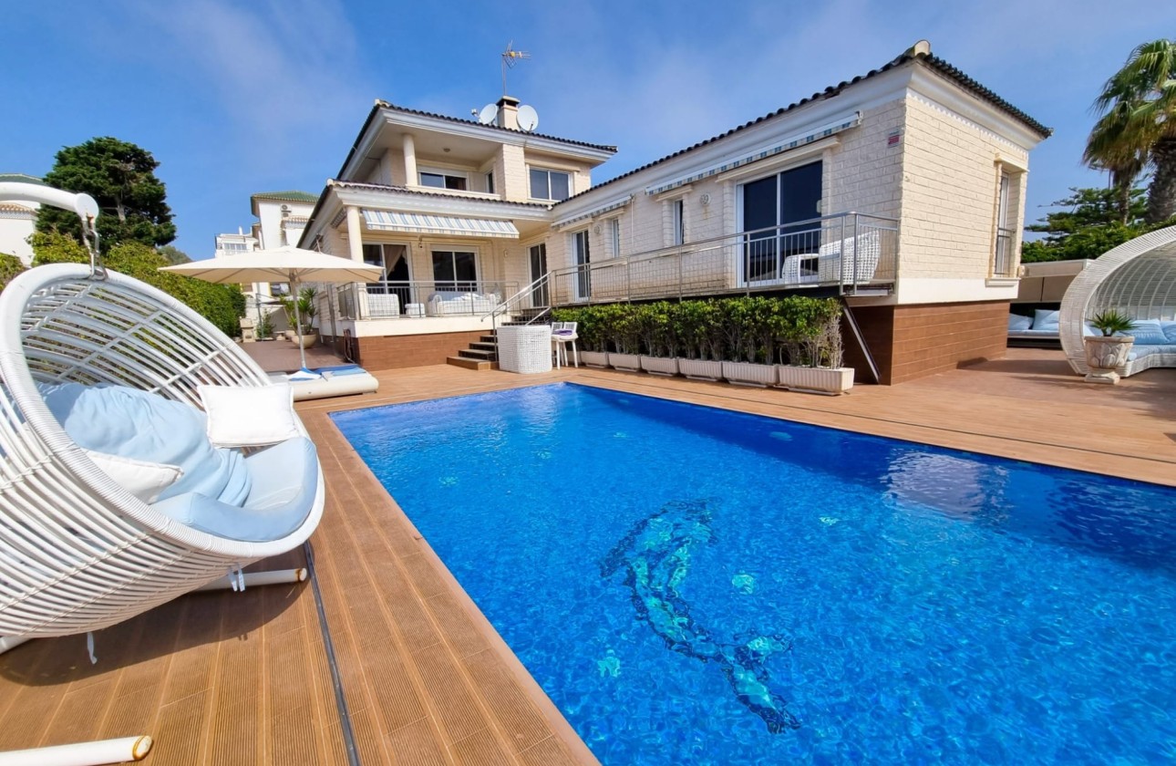 Resale - Freistehende Villa -
La Mata