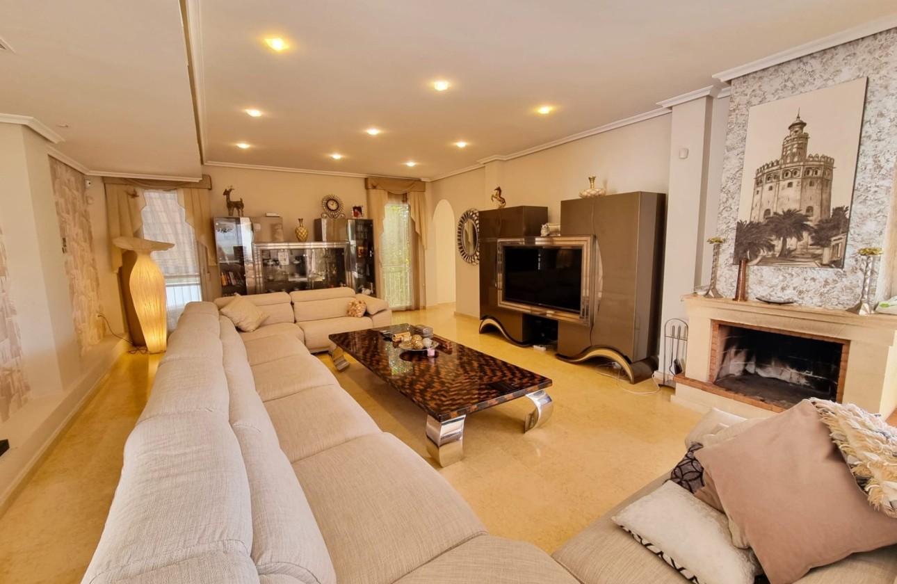 Resale - Freistehende Villa -
La Mata