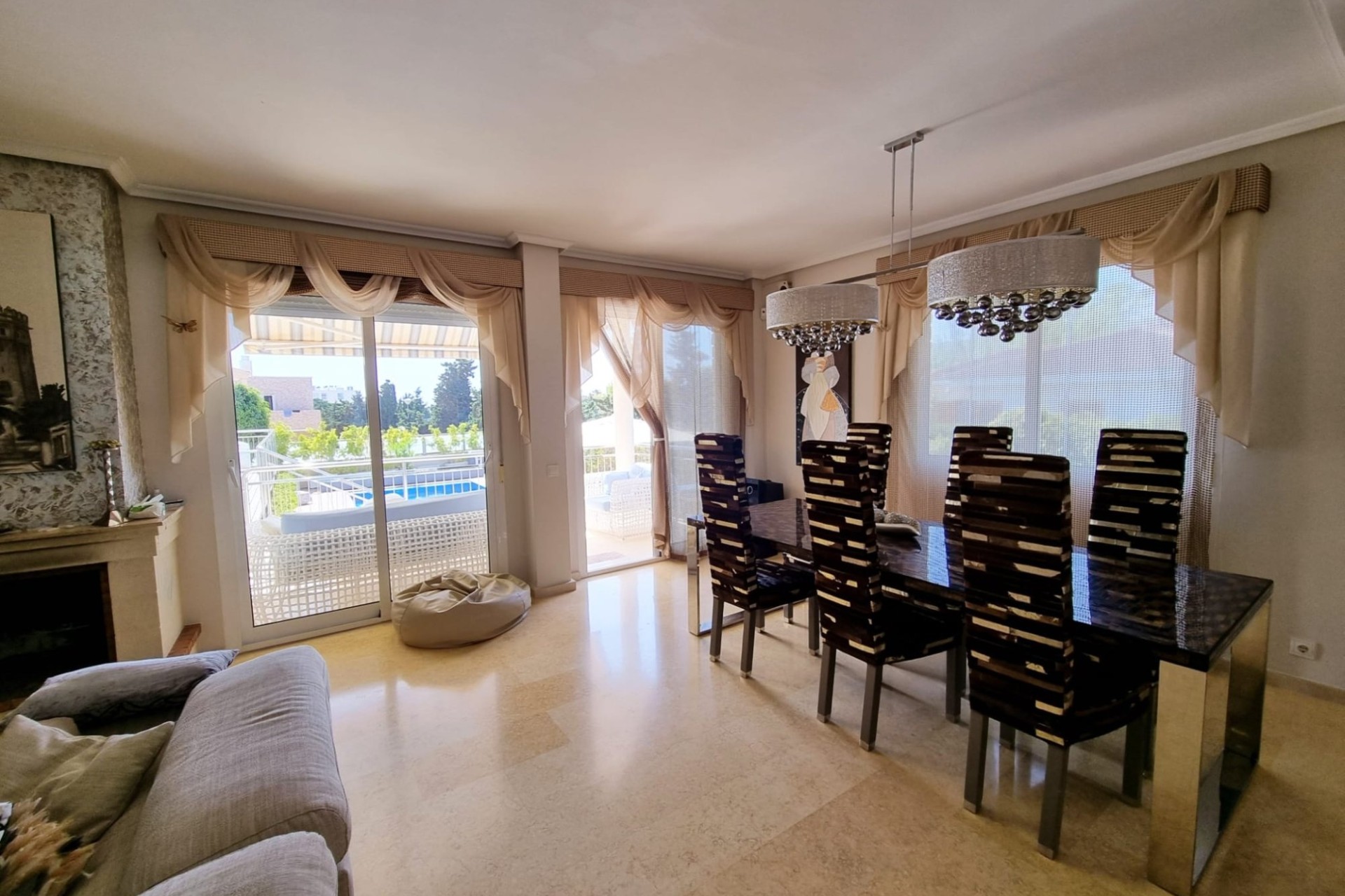 Resale - Freistehende Villa -
La Mata