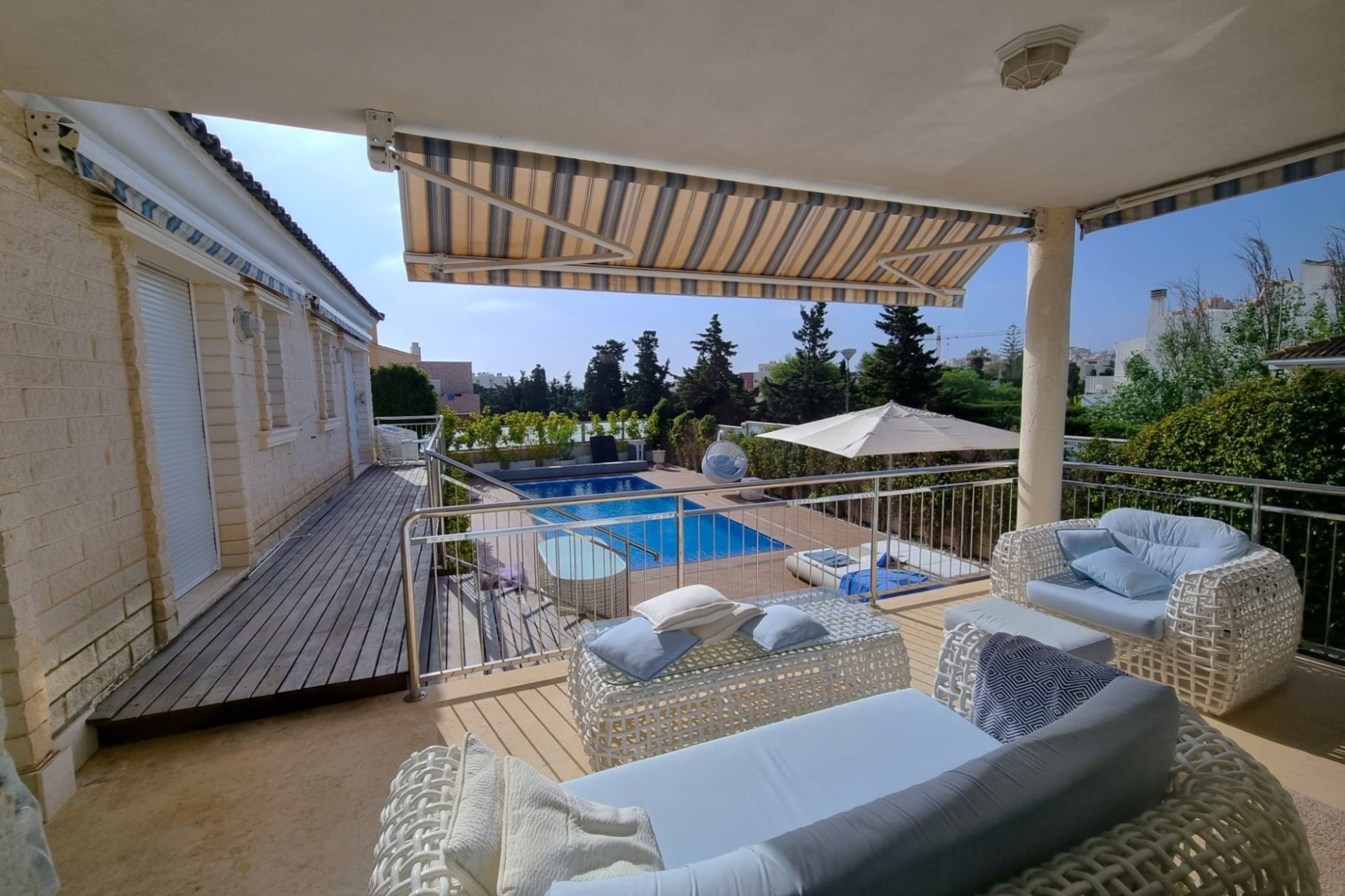 Resale - Freistehende Villa -
La Mata