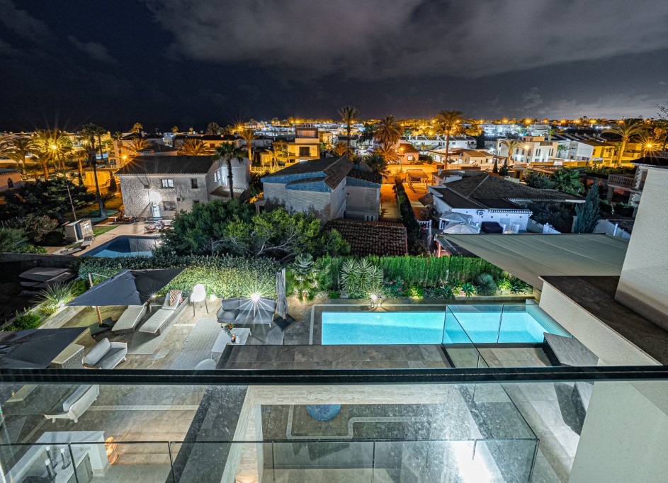 Resale - Freistehende Villa -
La Zenia - Beachside