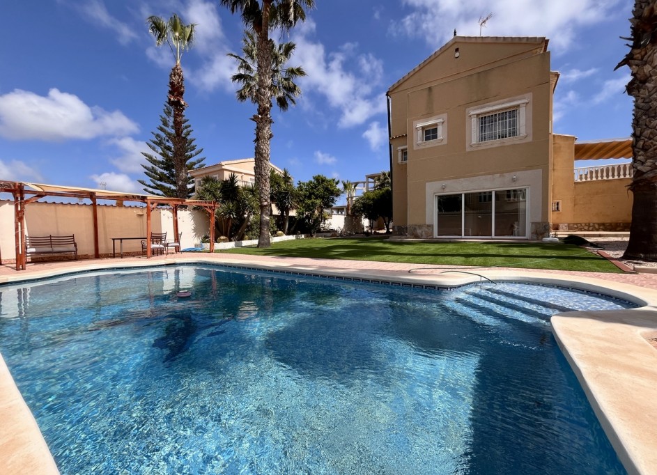 Resale - Freistehende Villa -
La Zenia