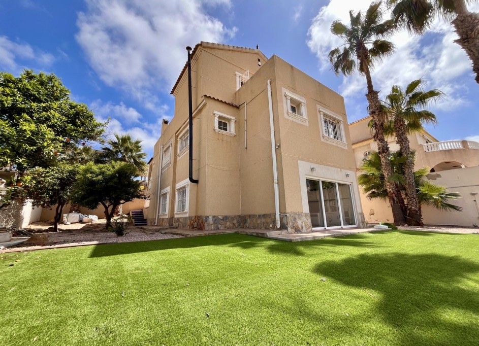 Resale - Freistehende Villa -
La Zenia