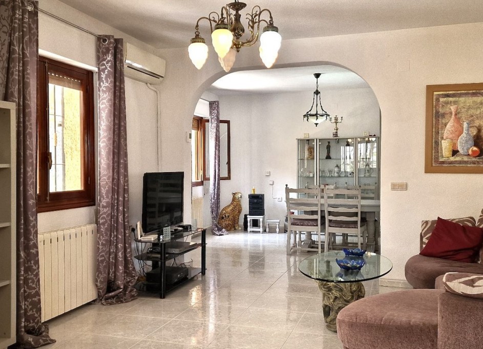 Resale - Freistehende Villa -
Las Filipinas