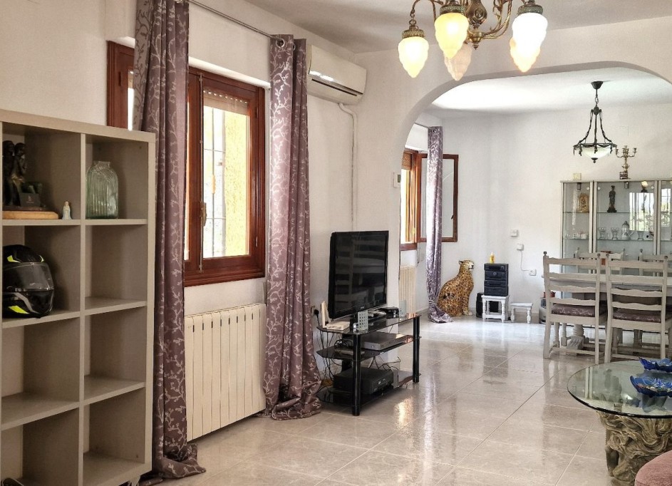 Resale - Freistehende Villa -
Las Filipinas