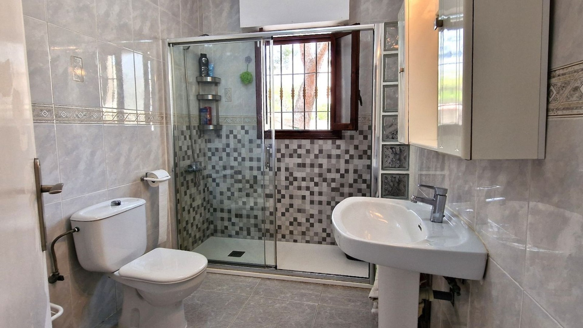 Resale - Freistehende Villa -
Las Filipinas