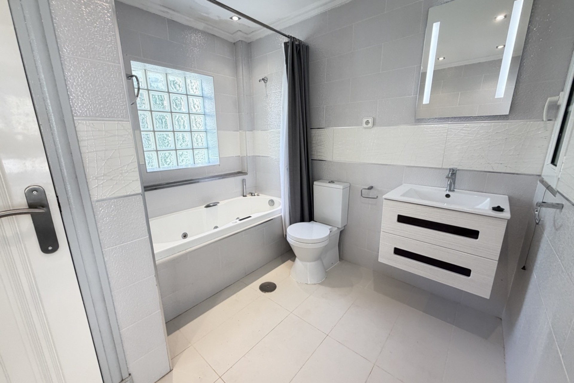 Resale - Freistehende Villa -
Las Ramblas Golf