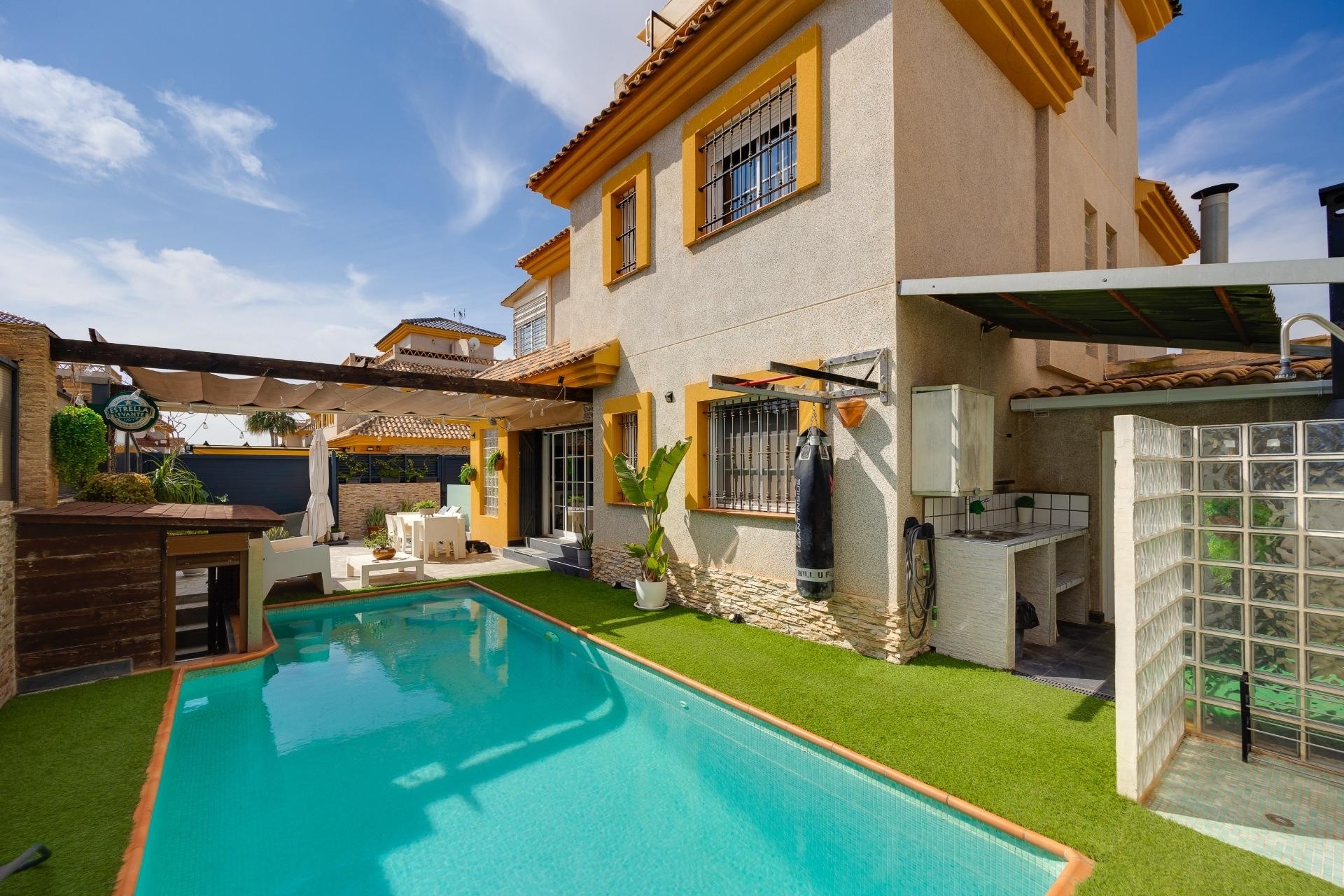 Resale - Freistehende Villa -
Los Montesinos - La Herada