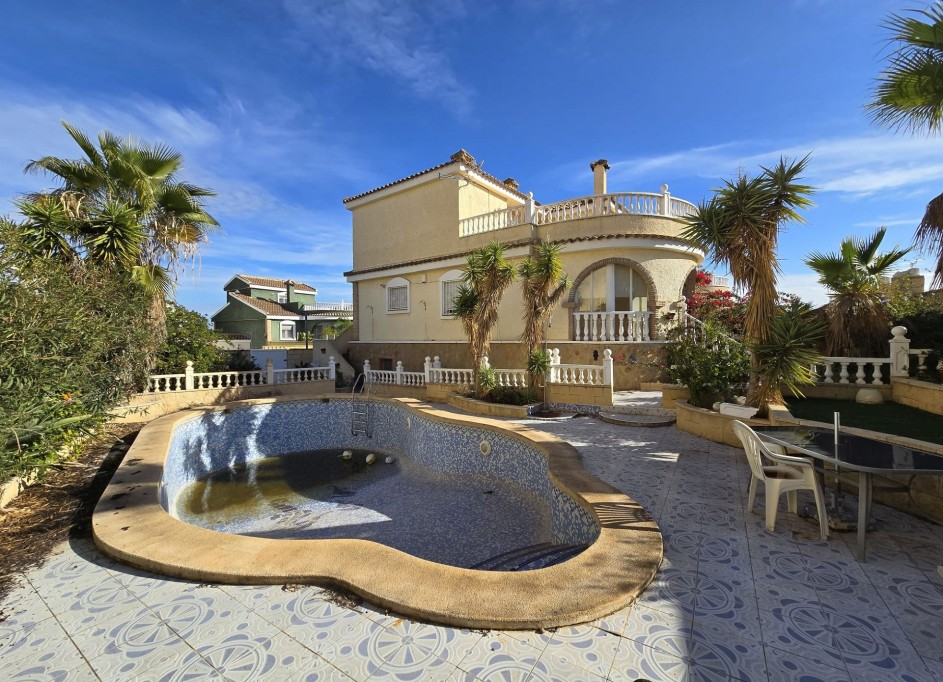 Resale - Freistehende Villa -
Monforte del Cid