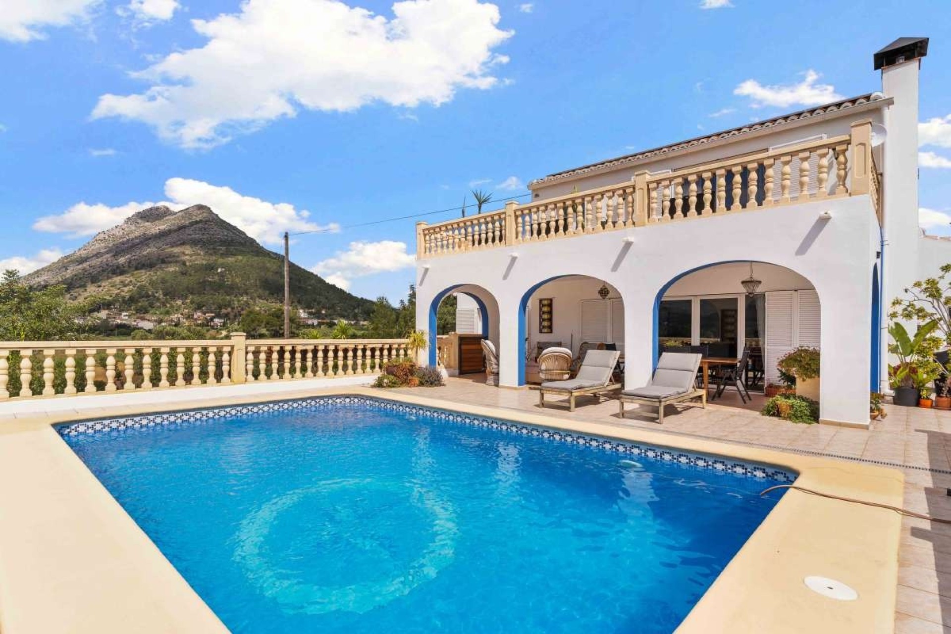 Resale - Freistehende Villa -
Murla - Inland