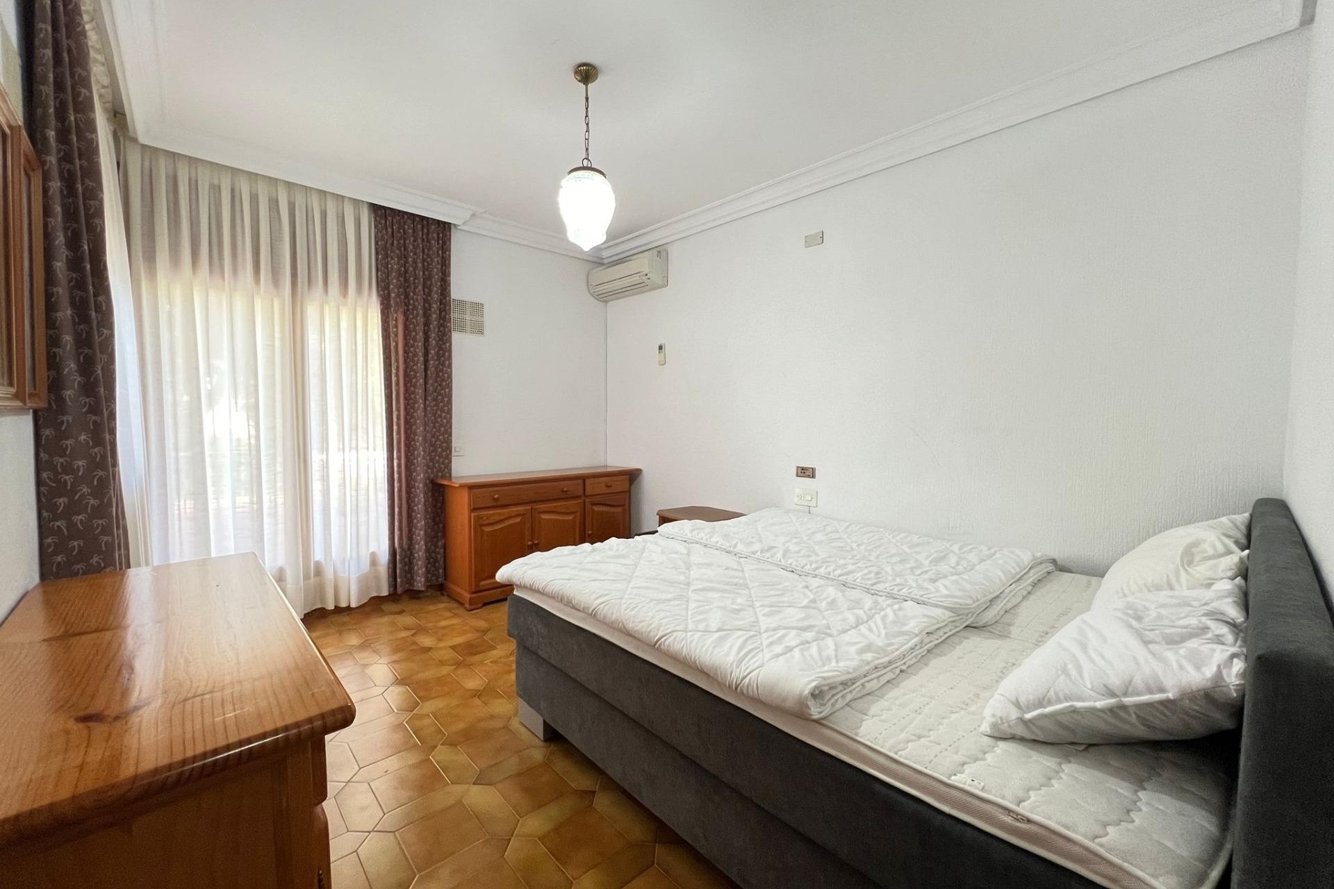 Resale - Freistehende Villa -
Orihuela Costa - Campoamor