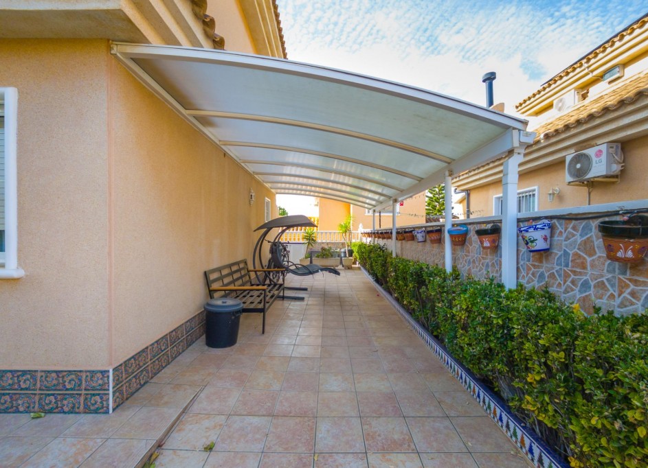 Resale - Freistehende Villa -
Orihuela Costa - Punta Prima