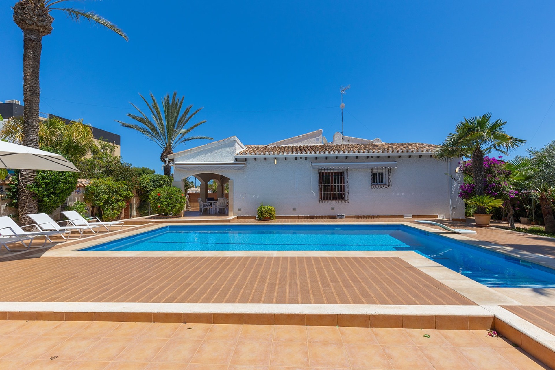 Resale - Freistehende Villa -
Orihuela Costa - Punta Prima