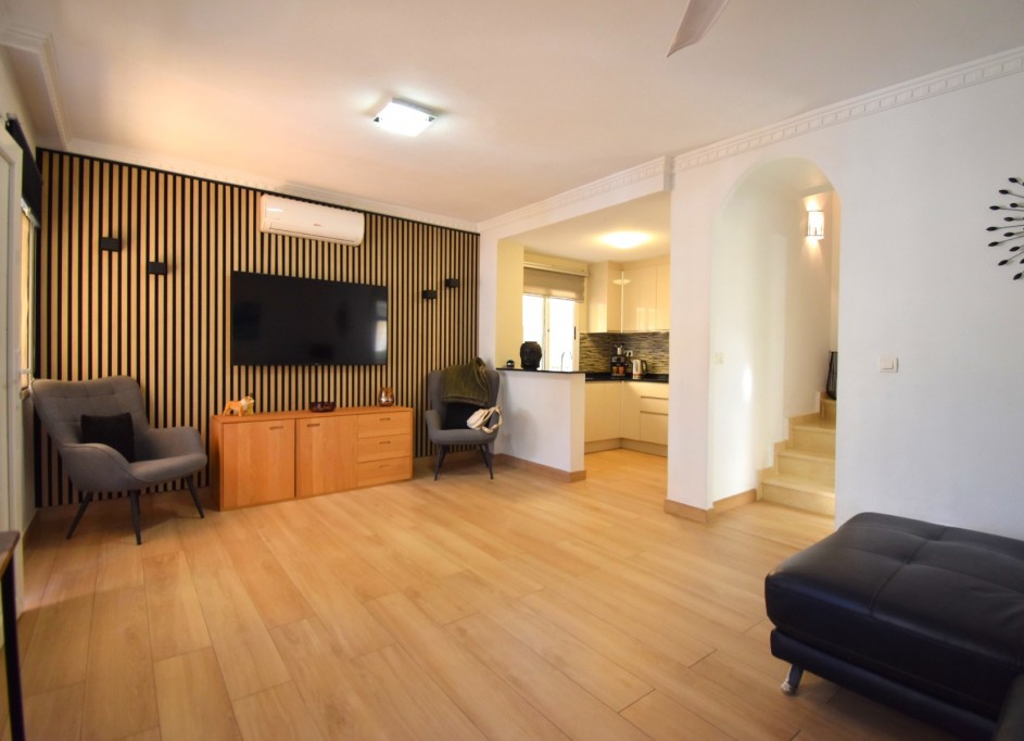 Resale - Freistehende Villa -
Orihuela Costa - Villamartin