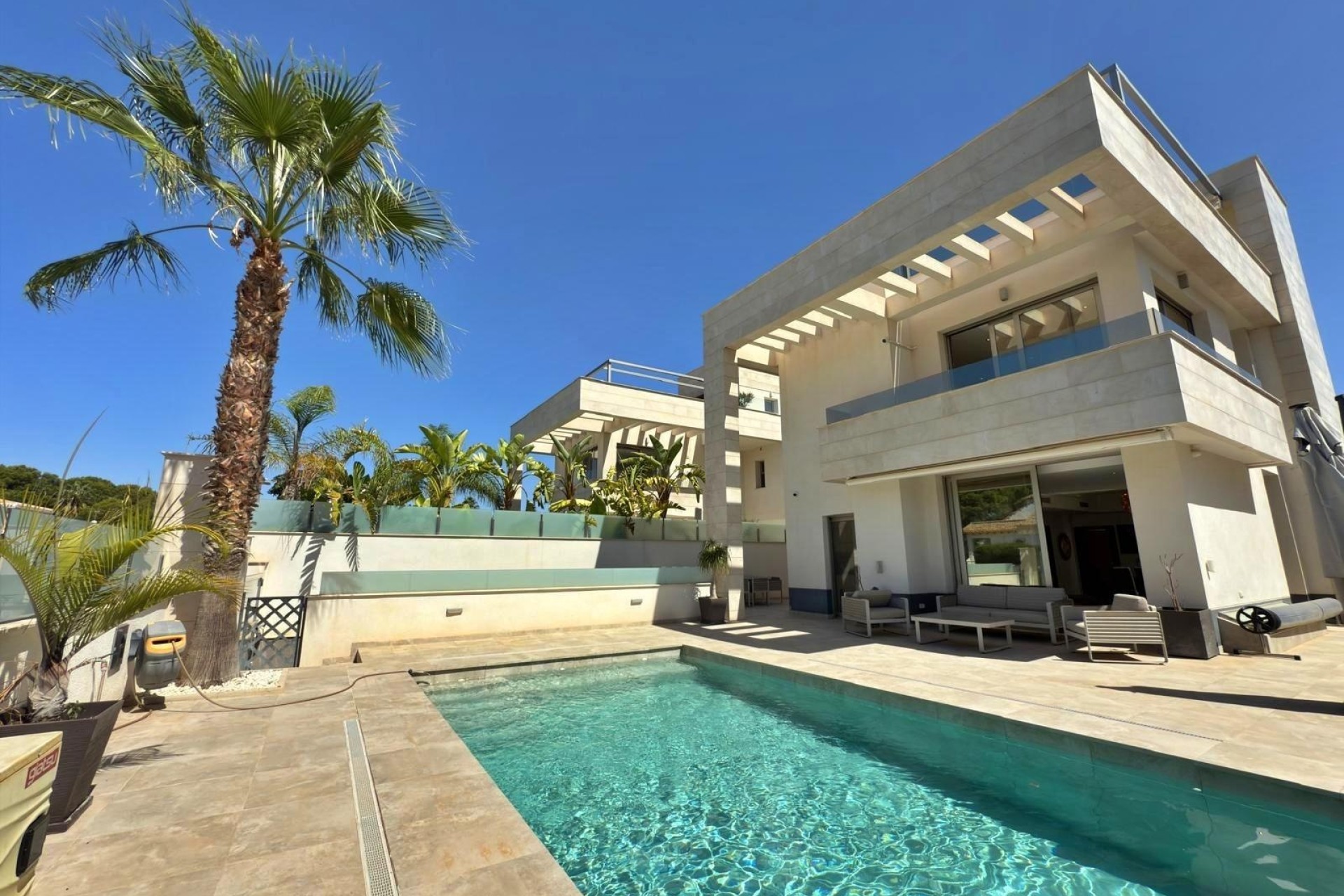 Resale - Freistehende Villa -
Orihuela Costa - Villamartín
