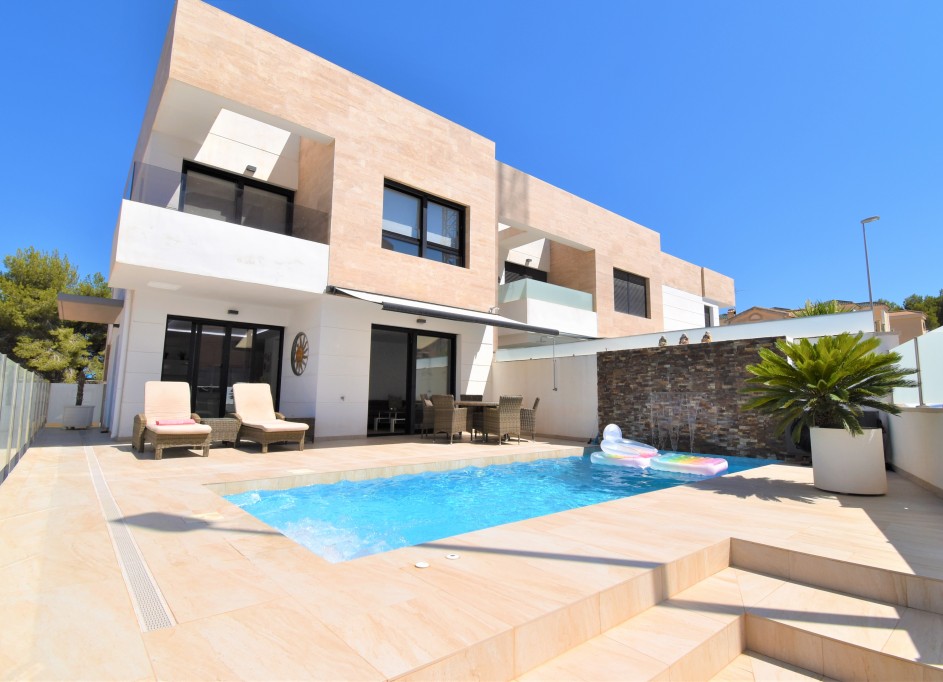 Resale - Freistehende Villa -
Orihuela Costa - Villamartin