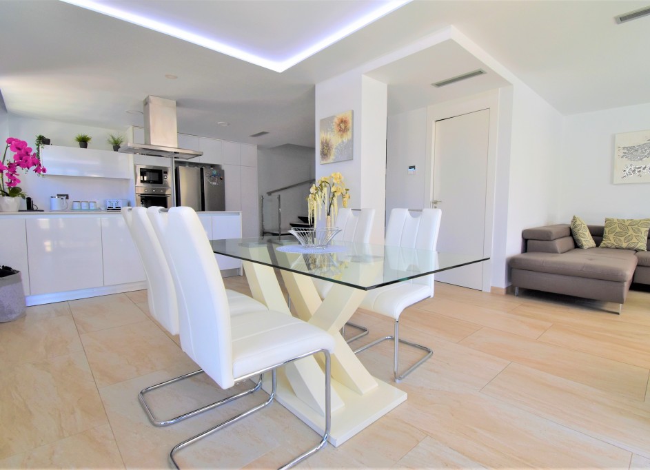 Resale - Freistehende Villa -
Orihuela Costa - Villamartin