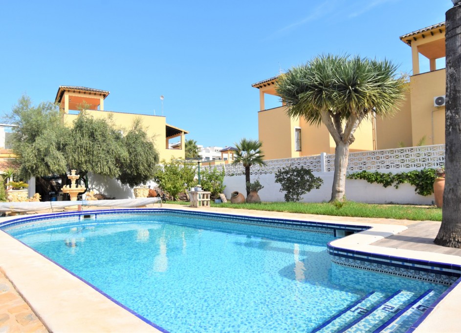 Resale - Freistehende Villa -
Orihuela Costa - Villamartin