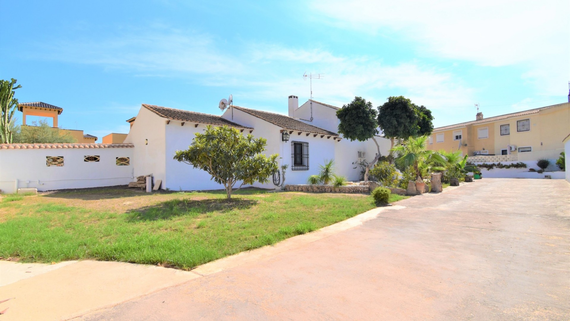Resale - Freistehende Villa -
Orihuela Costa - Villamartin