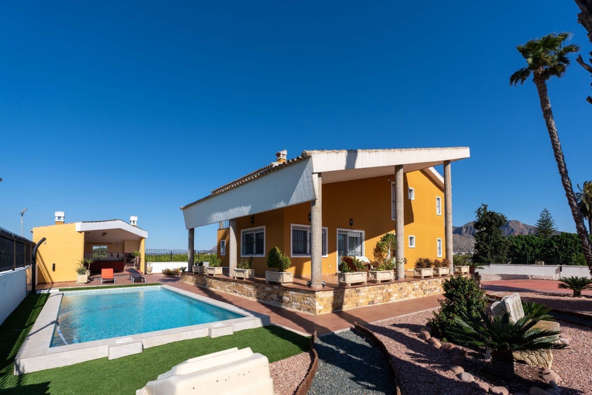 Resale - Freistehende Villa -
Orihuela - Inland